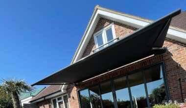 Retractable awning