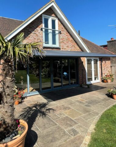 Retractable awning